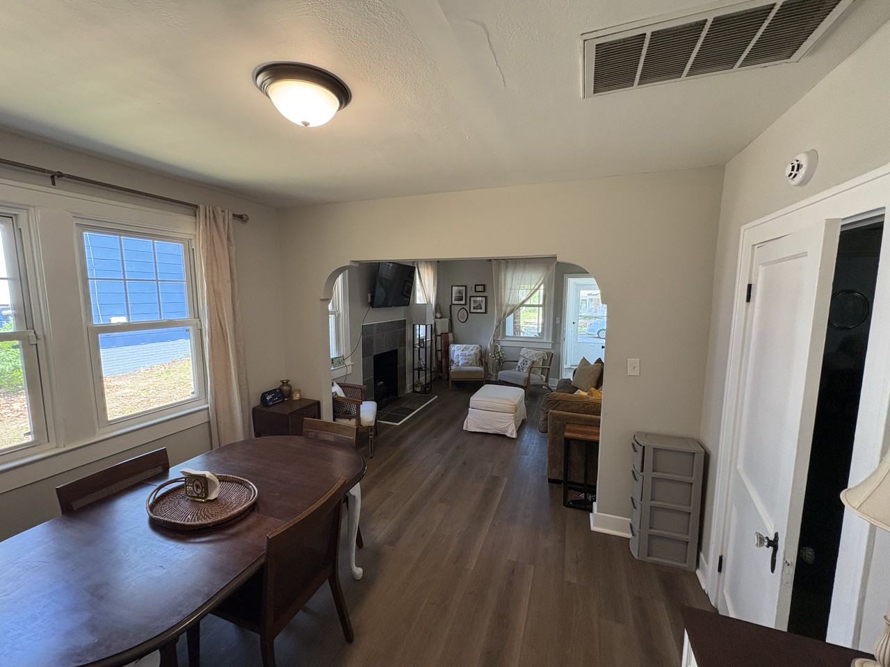 233 Pine Ave #NA - Photo 5 of 23