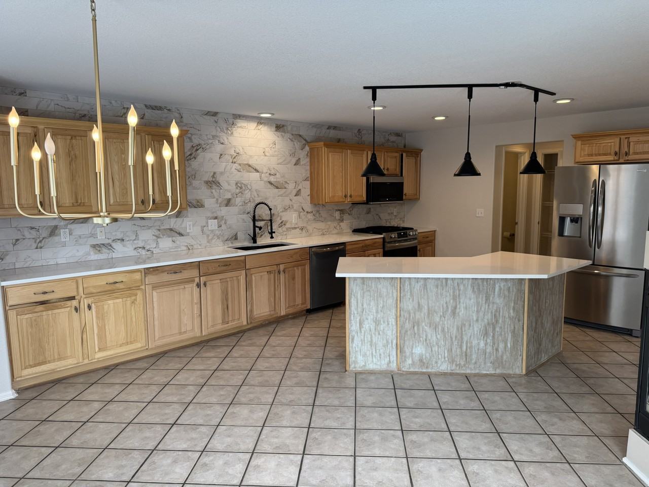6080 Raleigh Cir - Photo 5 of 19