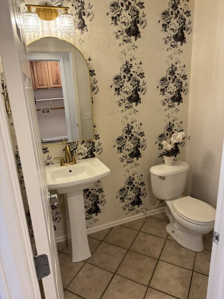 6080 Raleigh Cir - Photo 7 of 19