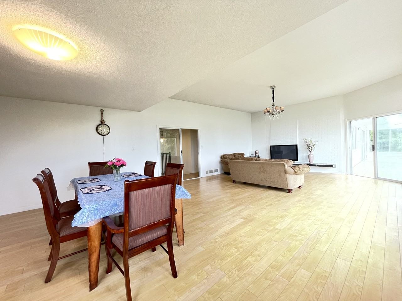 1137 Crestline Rd #1 - Photo 3 of 23