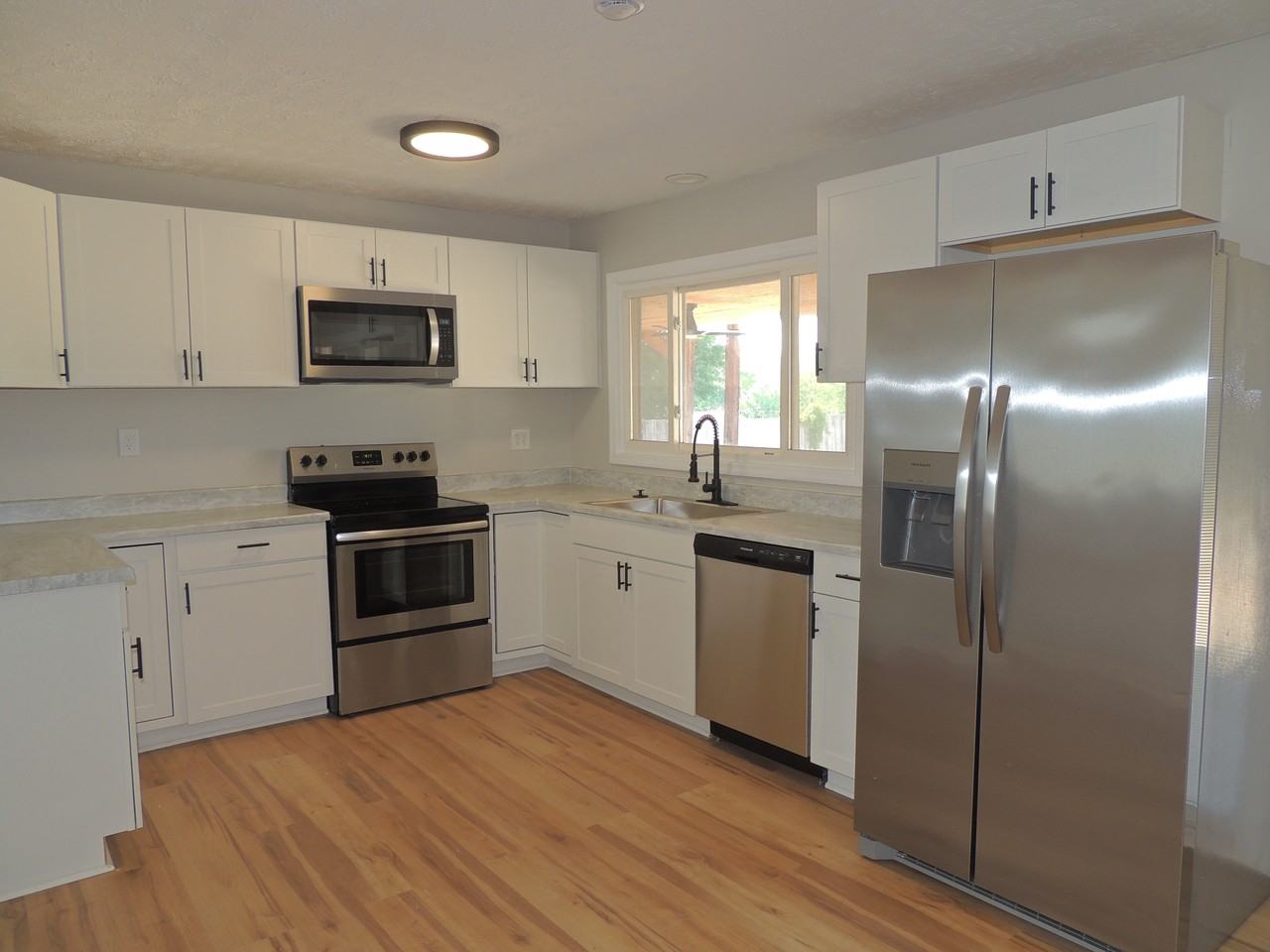 5200 Mawood St #1 - Photo 6 of 10