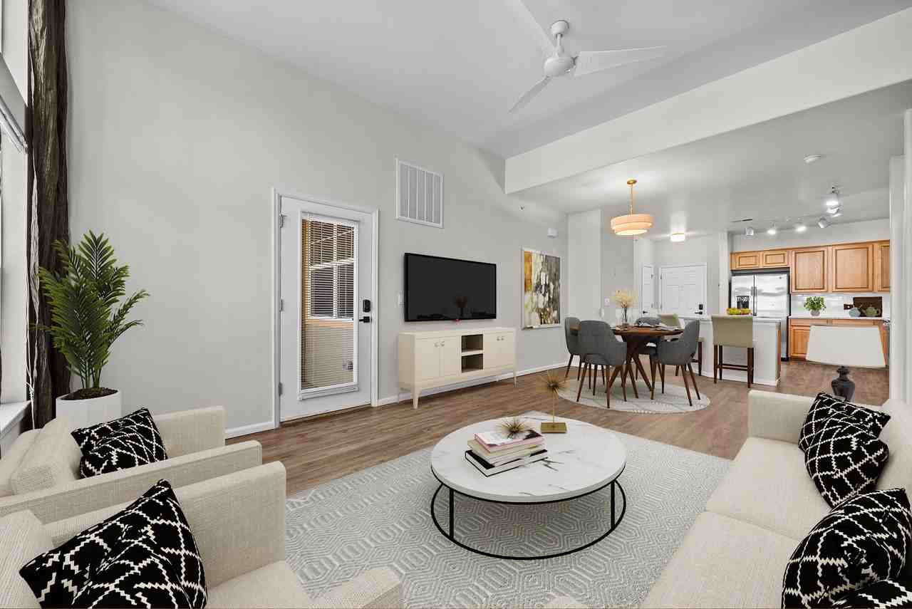 9633 E 5TH AVE - SELECT - Photo 3 of 32