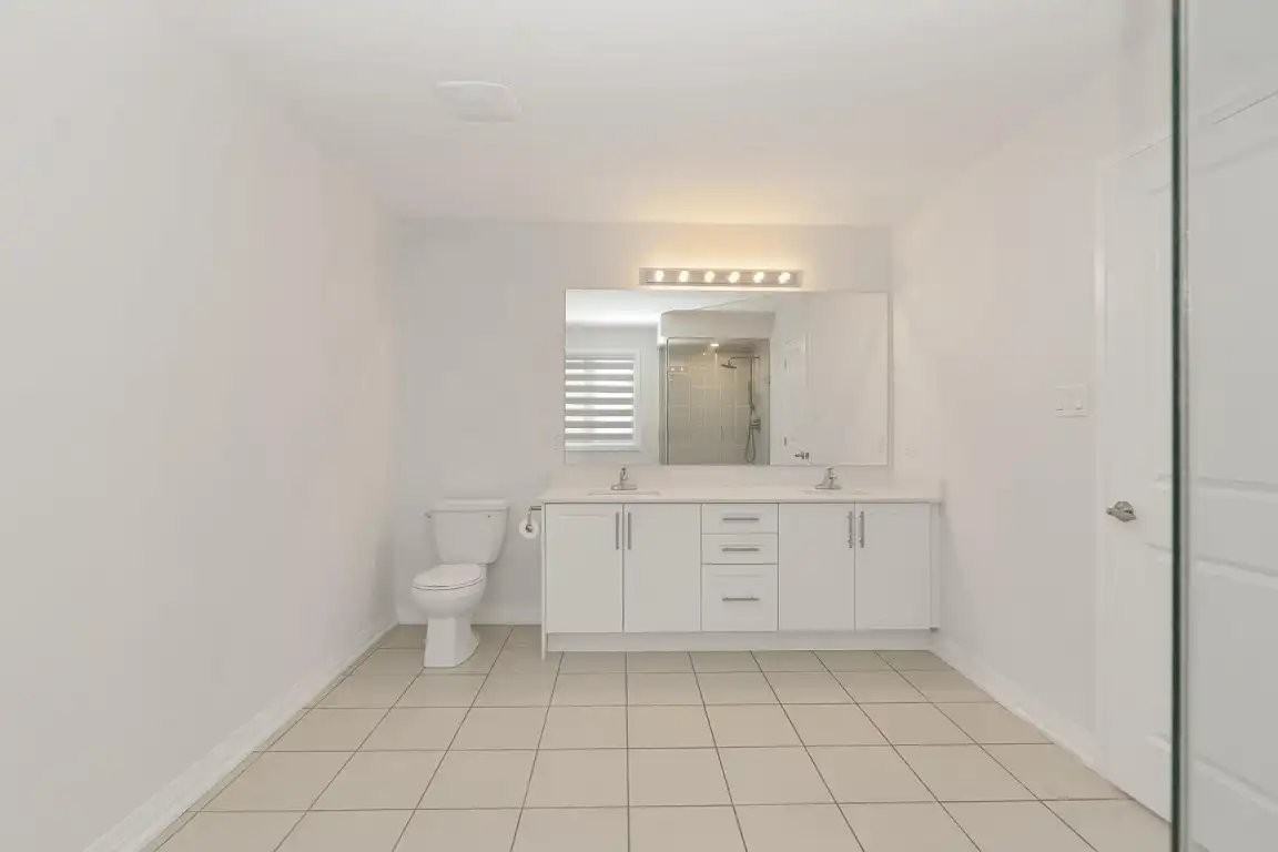 1379 Harrington St - Photo 3 of 24