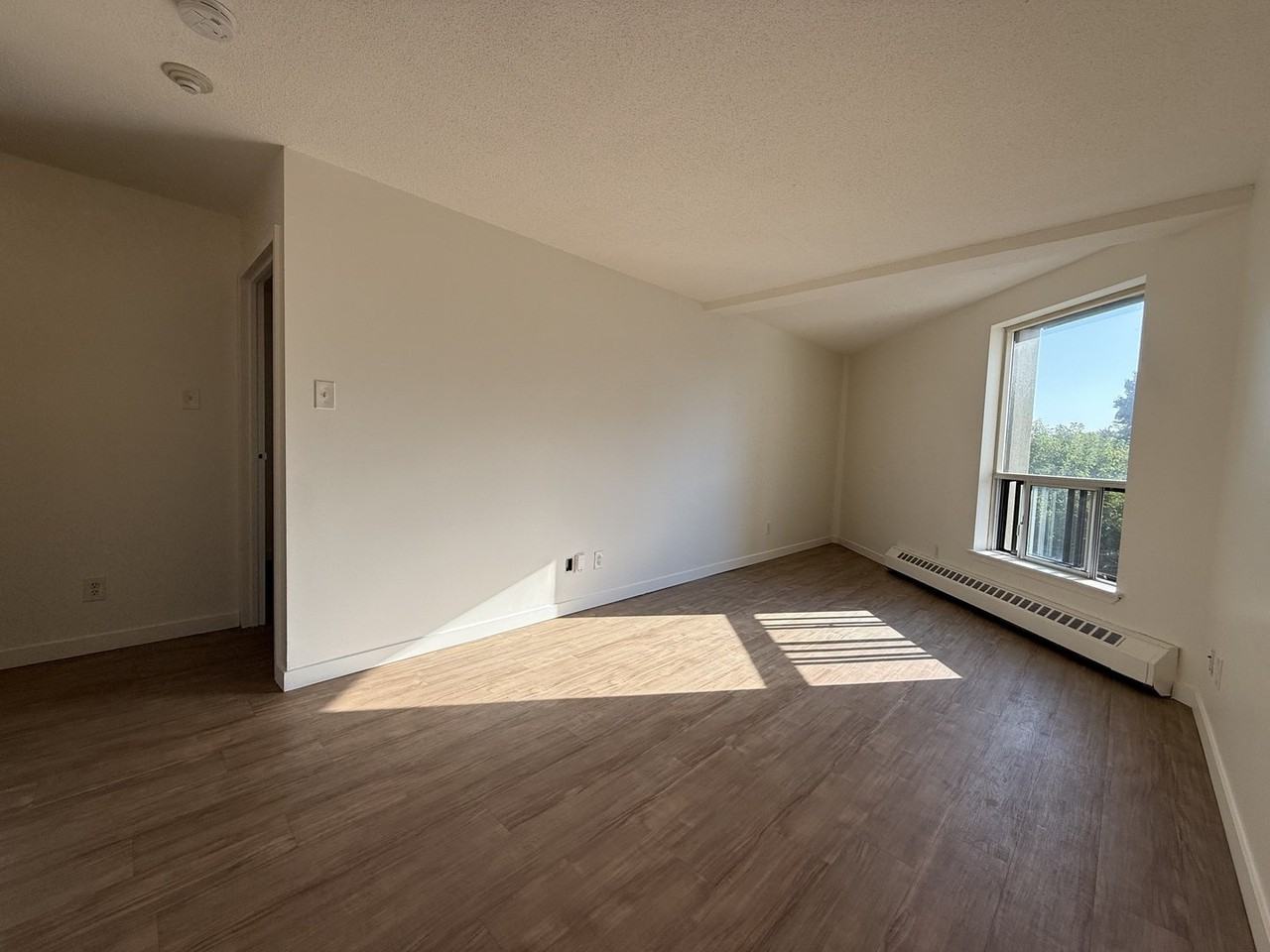 283 Gilmour Ave - Photo 5 of 12