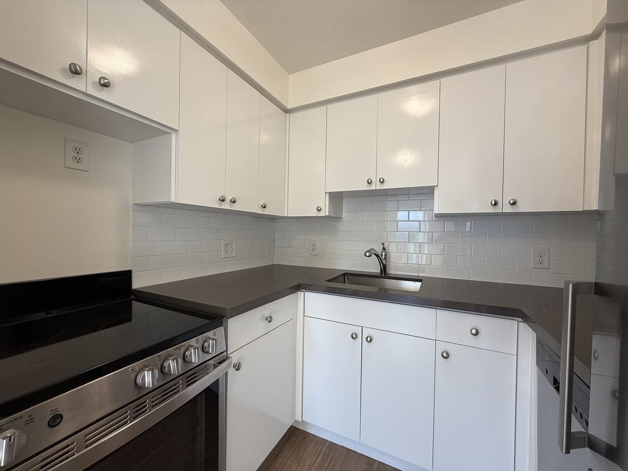 283 Gilmour Ave - Photo 7 of 12