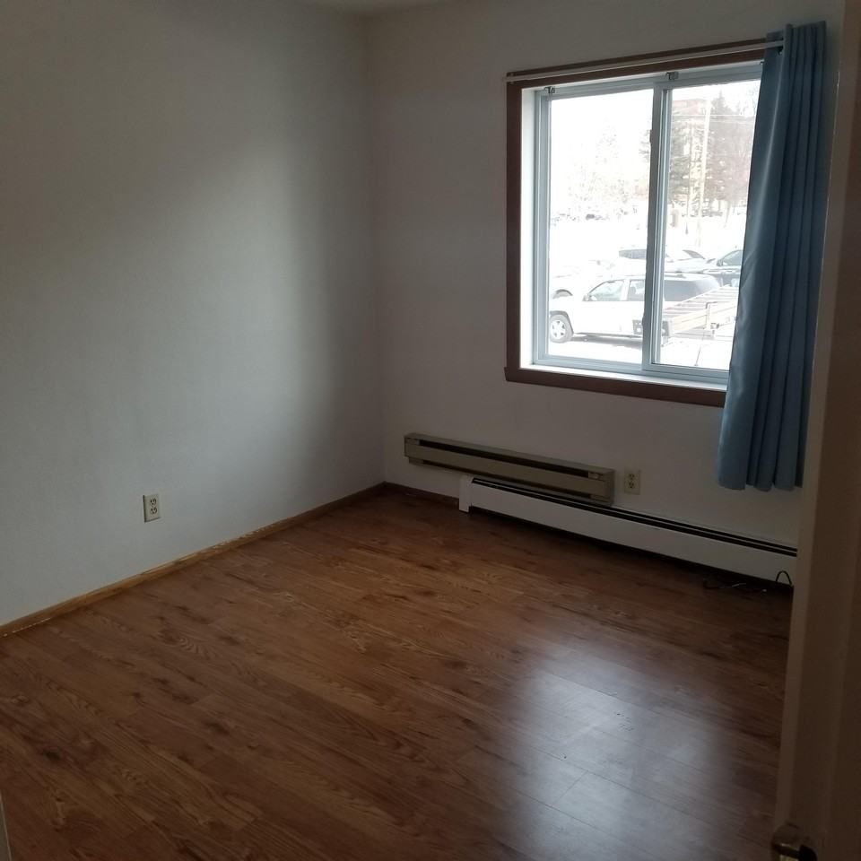 240 2nd Avenue Northeast - Photo 3 of 7