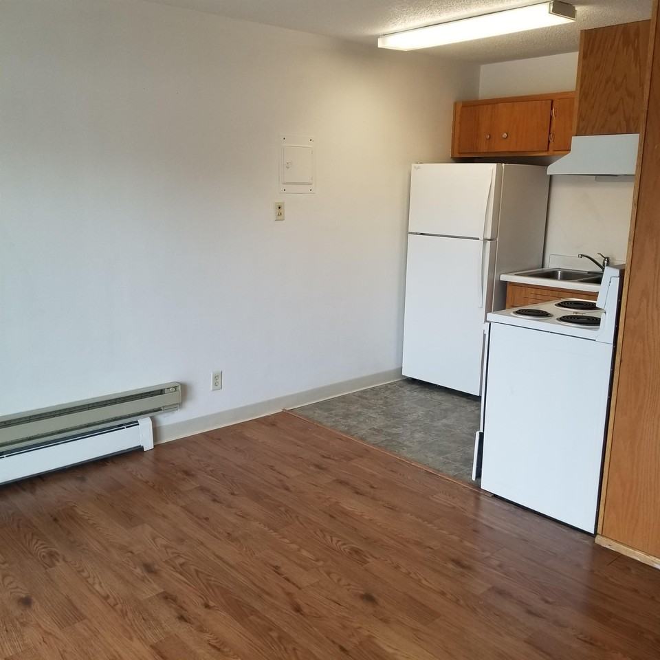 240 2nd Avenue Northeast - Photo 4 of 7