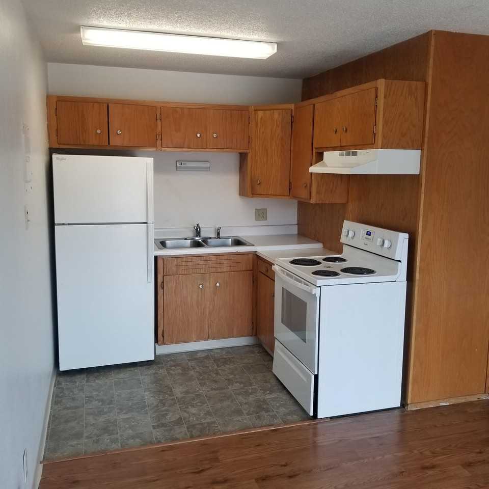 240 2nd Avenue Northeast - Photo 5 of 7