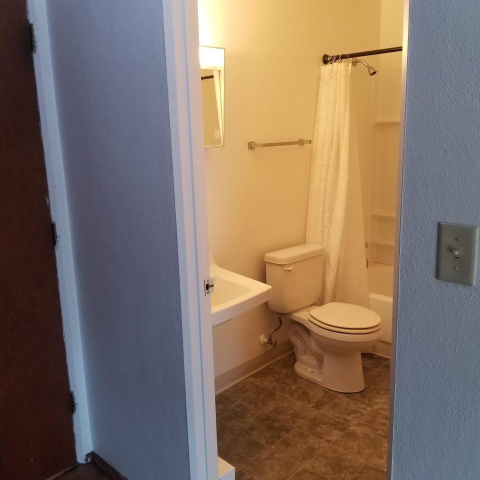 240 2nd Avenue Northeast - Photo 6 of 7