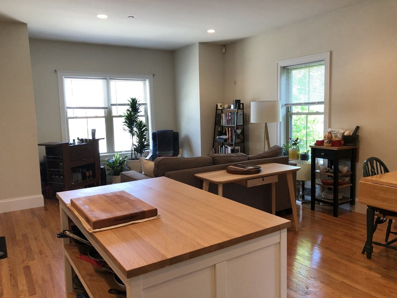 341 Gallivan Boulevard - Photo 6 of 20