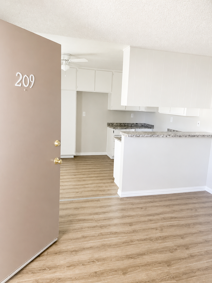 16350 Pebble Beach Dr - Photo 4 of 35