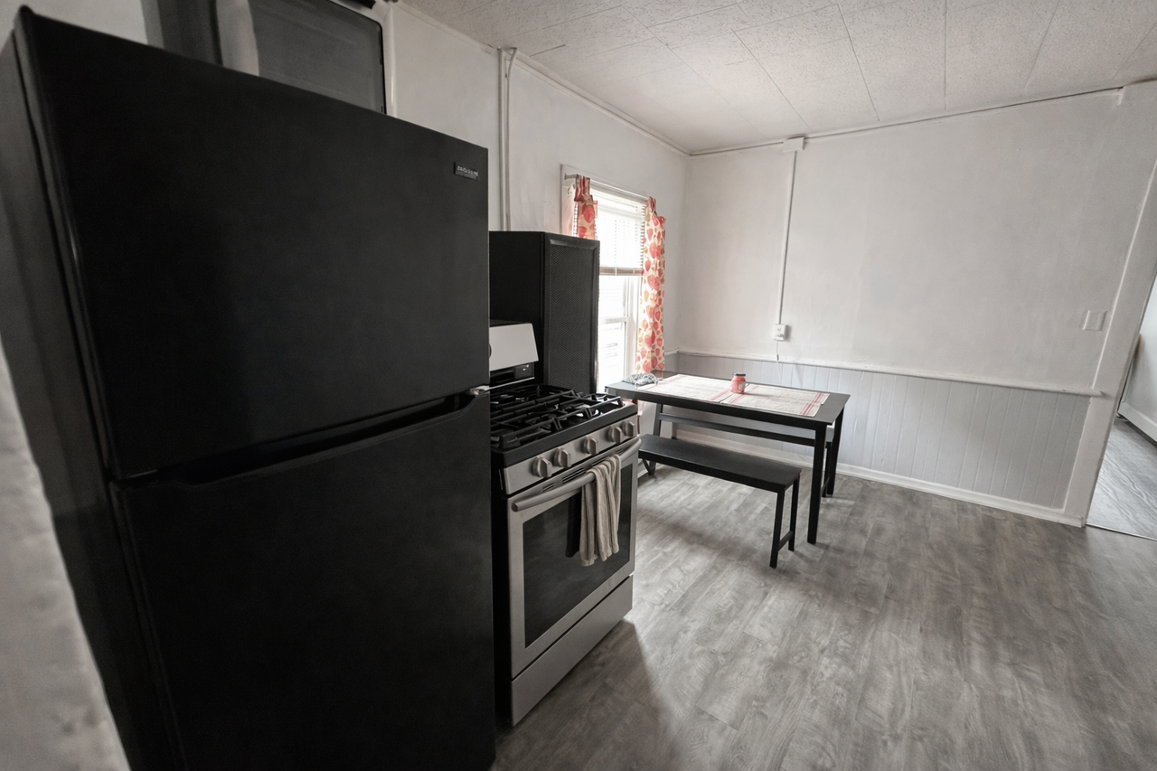 2519 Genesee Street - Photo 6 of 18