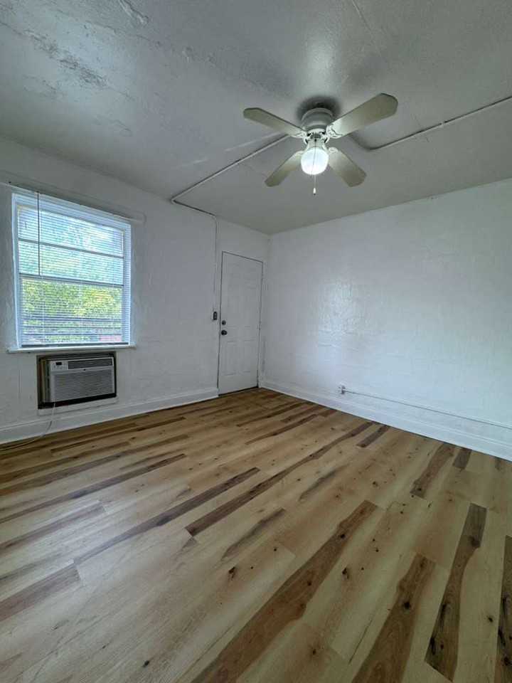 840 Northwest 5th Avenue - Photo 2 of 6