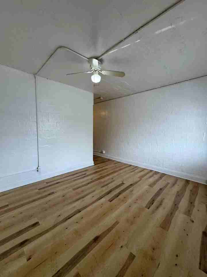 840 Northwest 5th Avenue - Photo 3 of 6