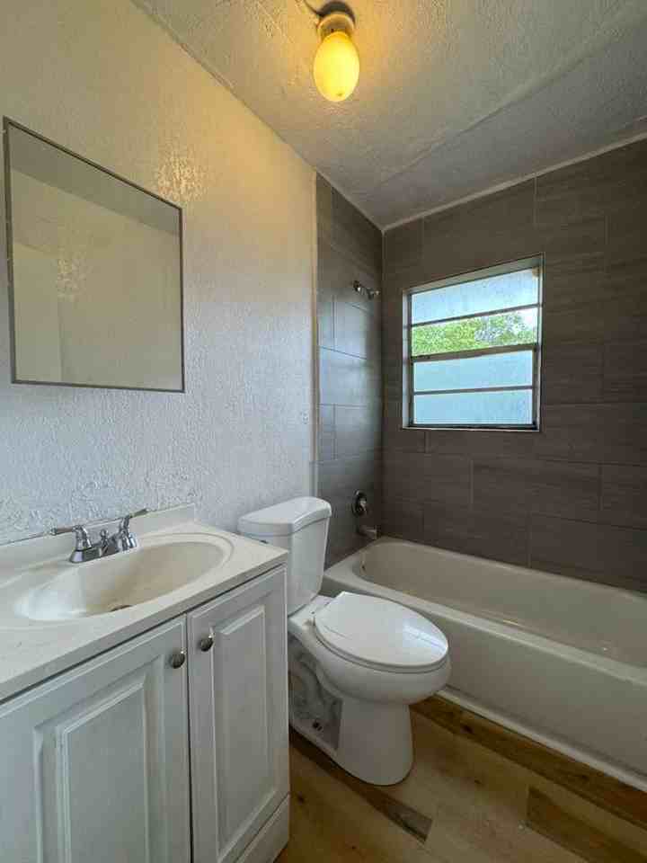840 Northwest 5th Avenue - Photo 6 of 6