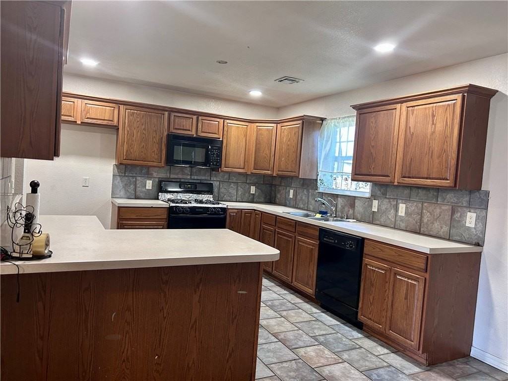 887 Palisades Ave - Photo 3 of 7