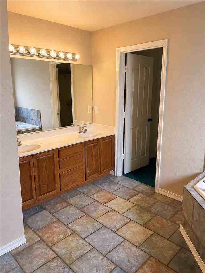 887 Palisades Ave - Photo 5 of 7