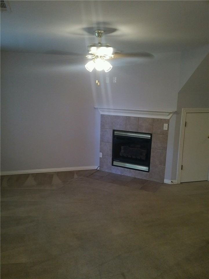 946 W Peachtree Dr - Photo 2 of 8