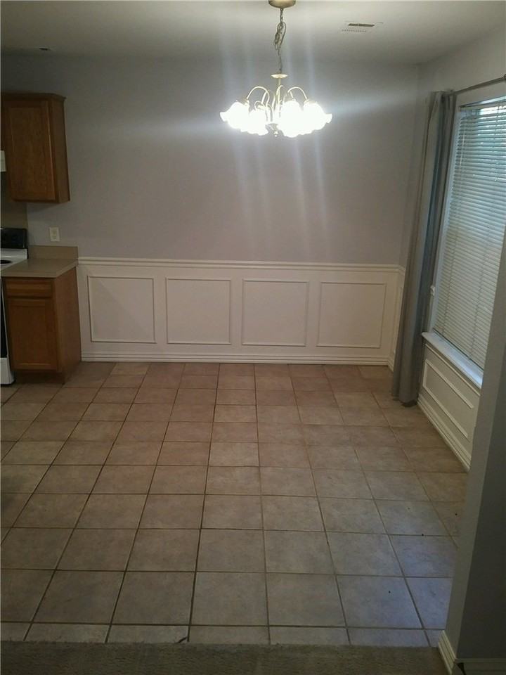 946 W Peachtree Dr - Photo 3 of 8