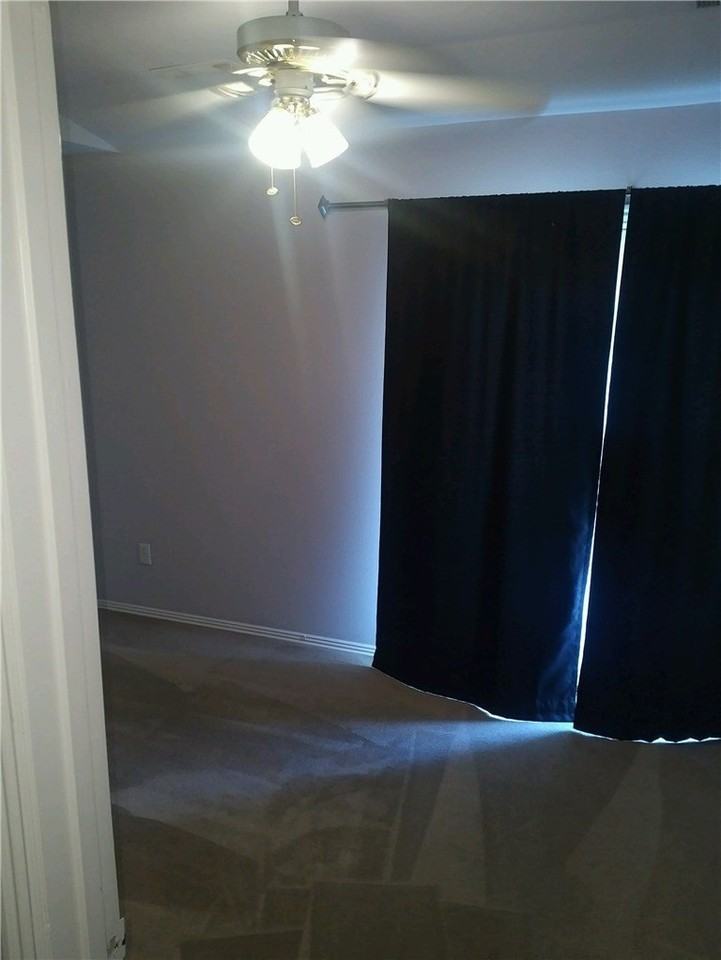 946 W Peachtree Dr - Photo 5 of 8