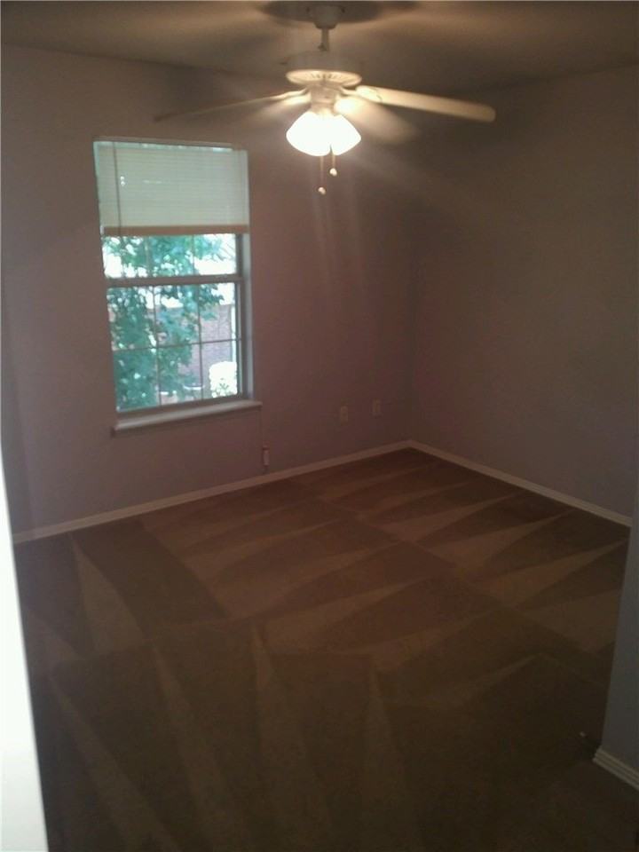 946 W Peachtree Dr - Photo 6 of 8