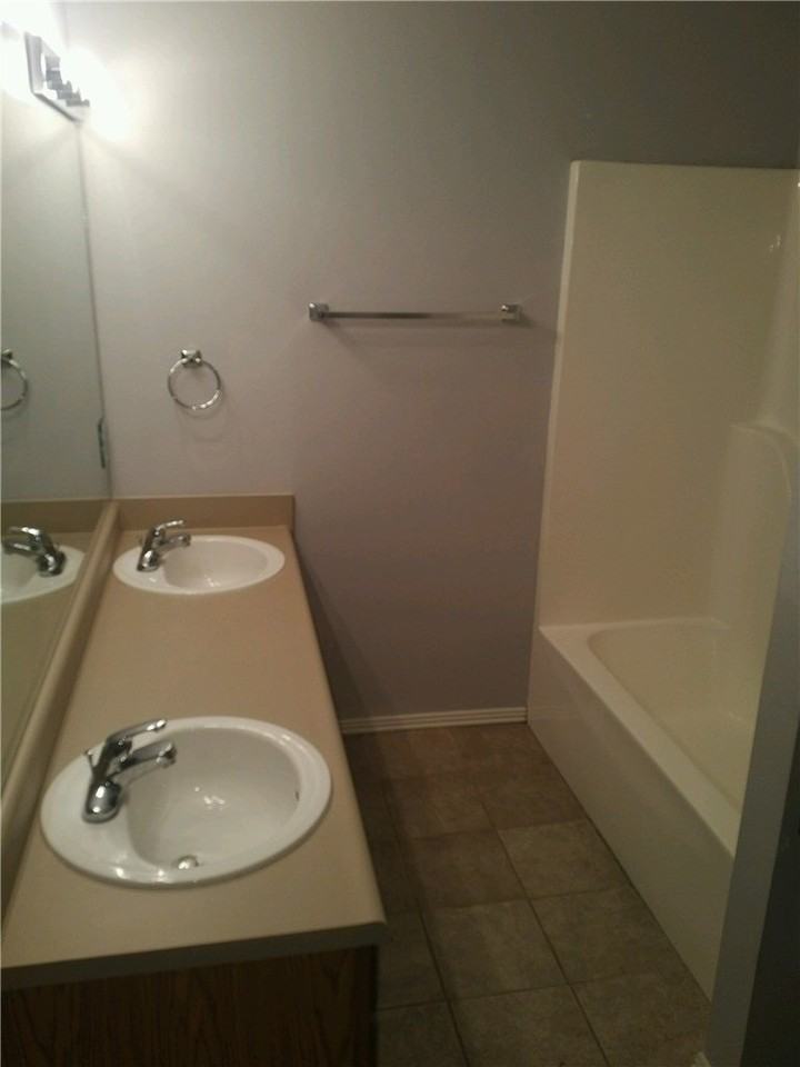 946 W Peachtree Dr - Photo 7 of 8