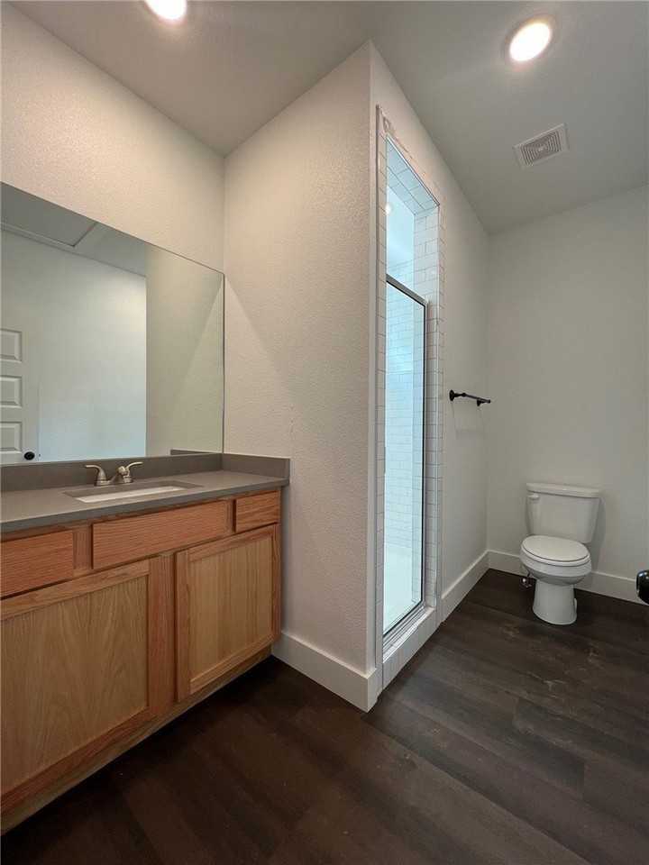 1347 W Hendrix St #2 - Photo 5 of 12