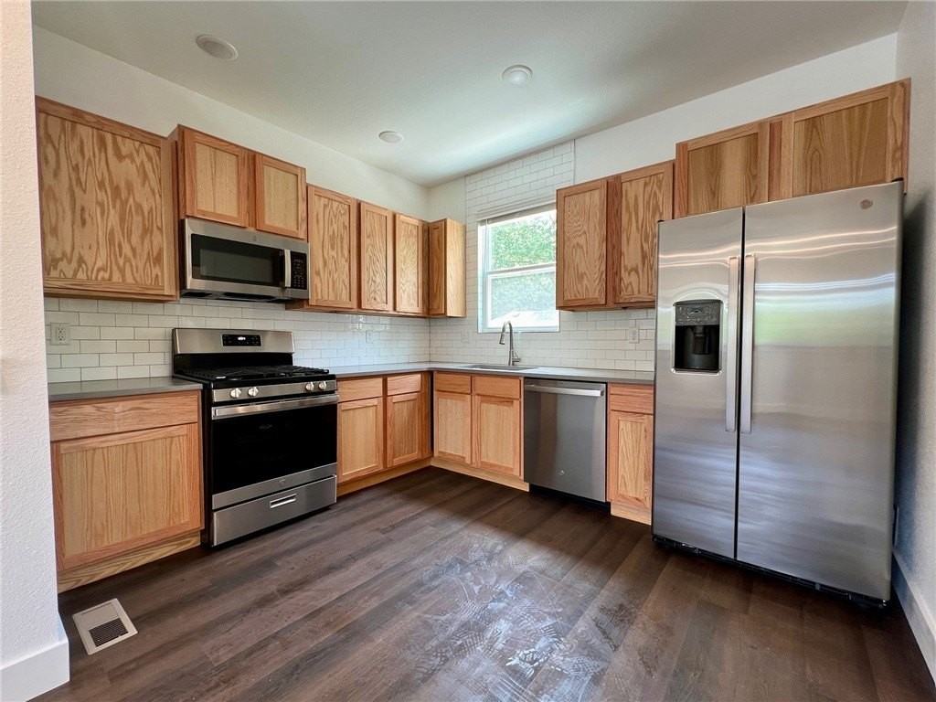 1347 W Hendrix St #2 - Photo 7 of 12