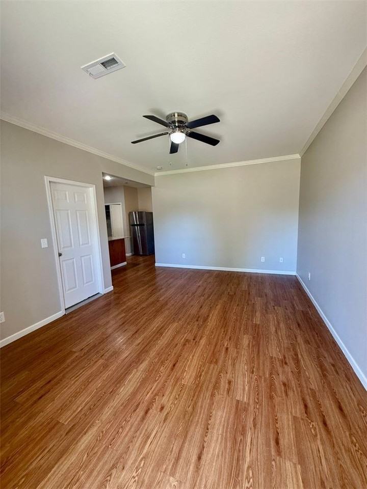 623 N 7th St - Photo 3 of 9