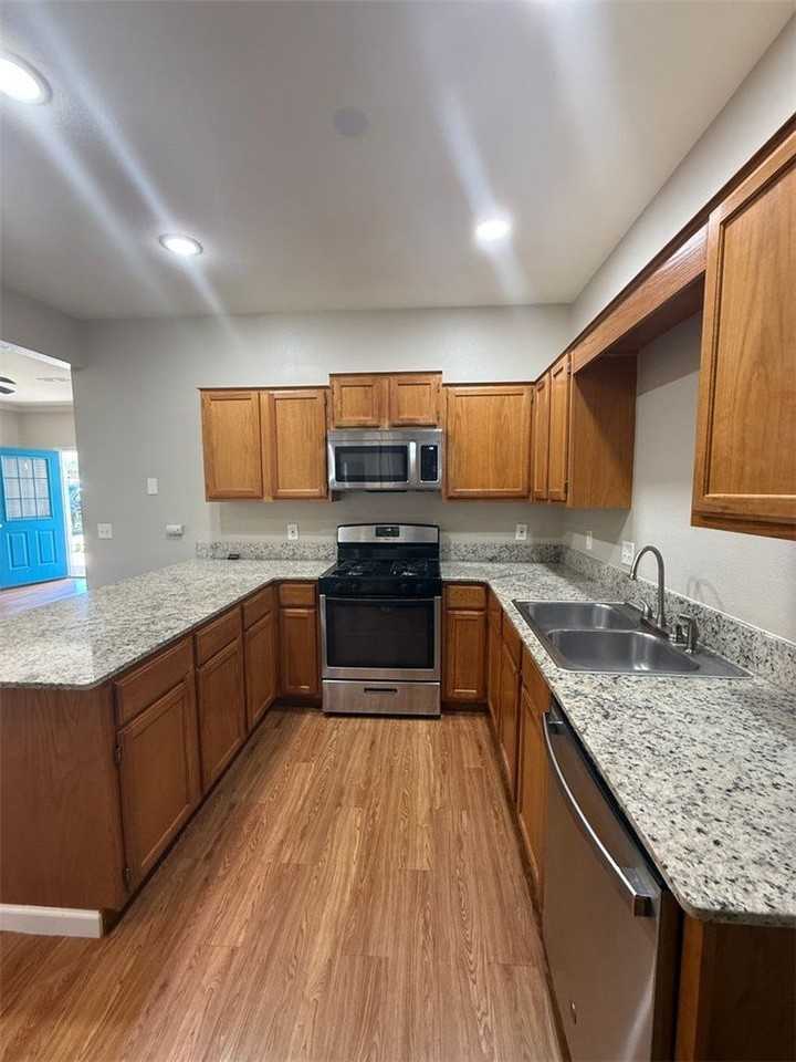 623 N 7th St - Photo 5 of 9
