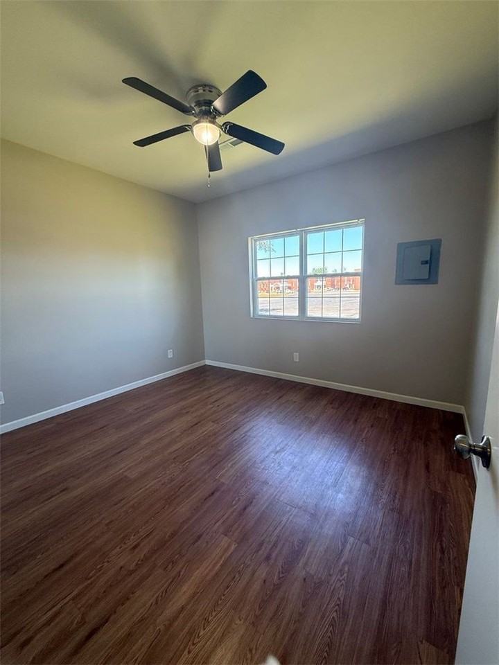 623 N 7th St - Photo 7 of 9