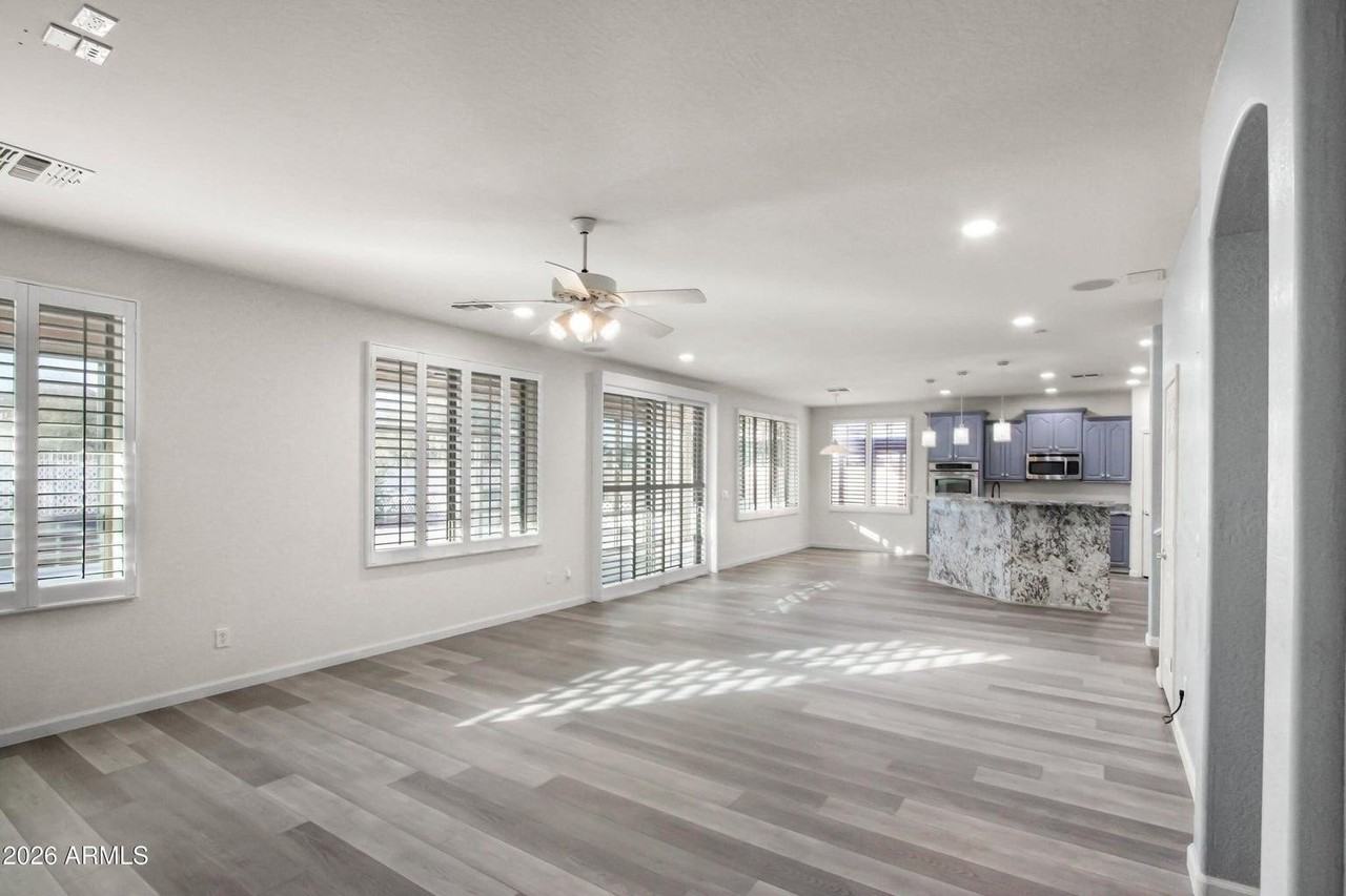 20652 N Donithan Way - Photo 5 of 22