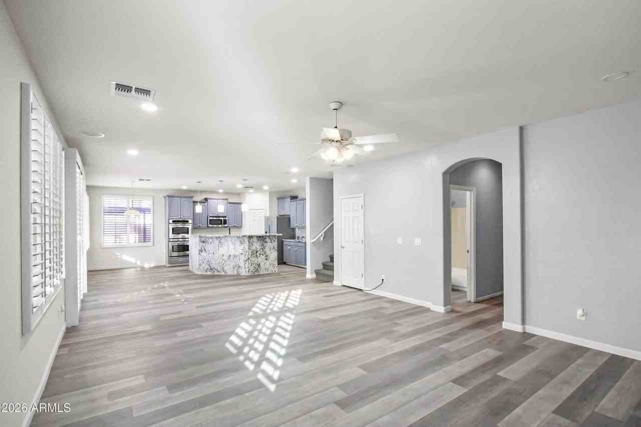 20652 N Donithan Way - Photo 6 of 22