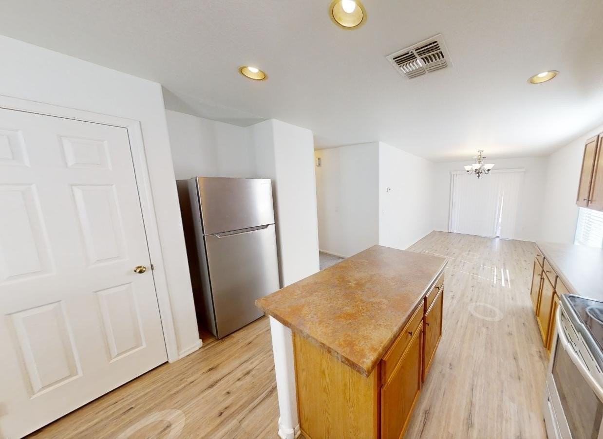 3643 E Constitution Dr - Photo 5 of 11