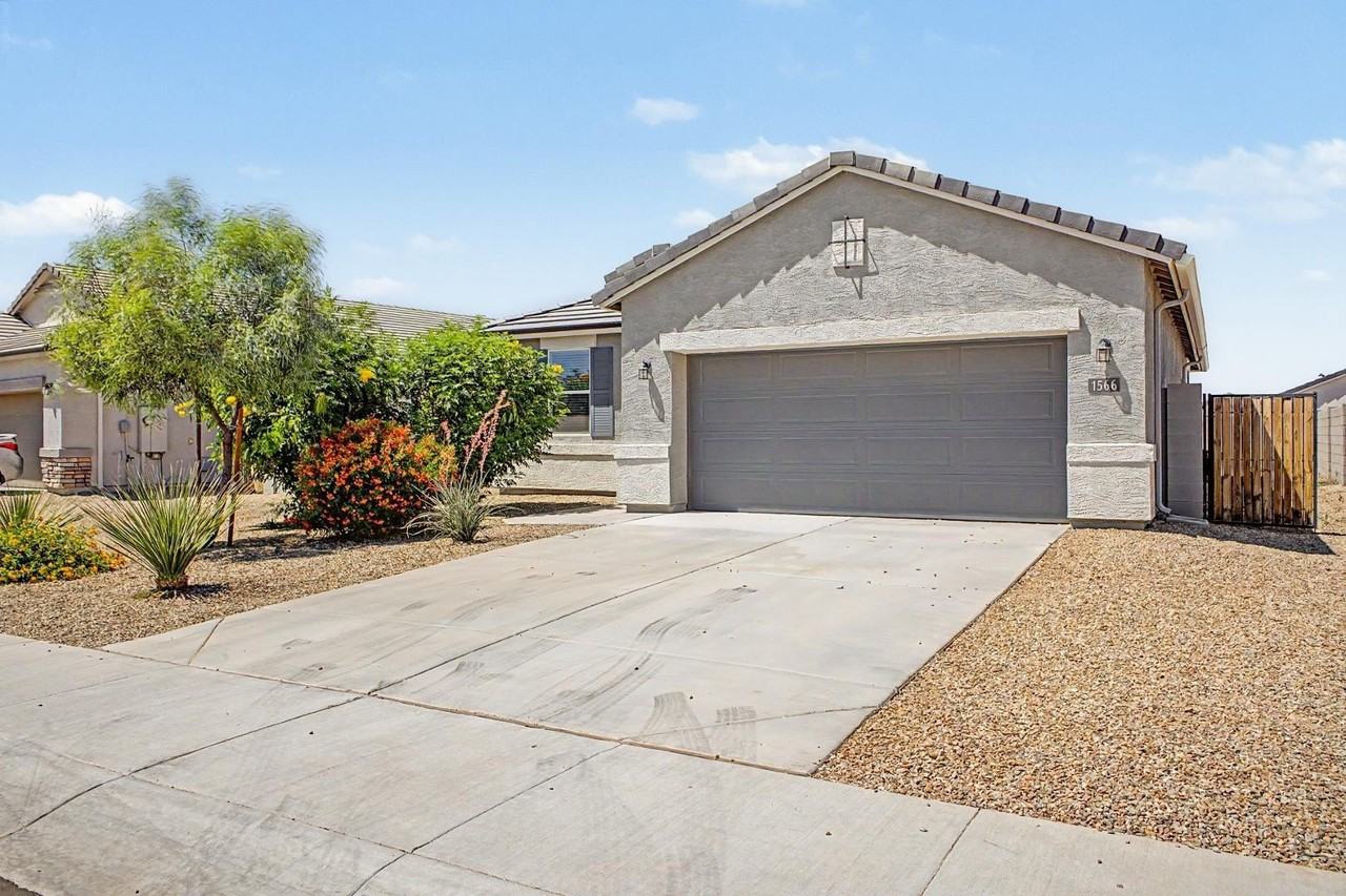 1566 E Fletcher Dr - Photo 3 of 28