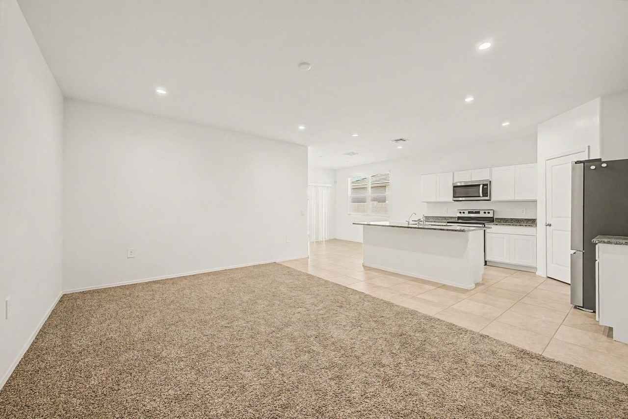 1566 E Fletcher Dr - Photo 4 of 28