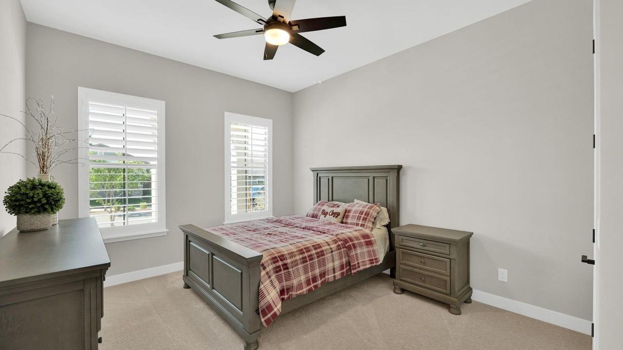 1932 W Rowel Rd - Photo 6 of 50