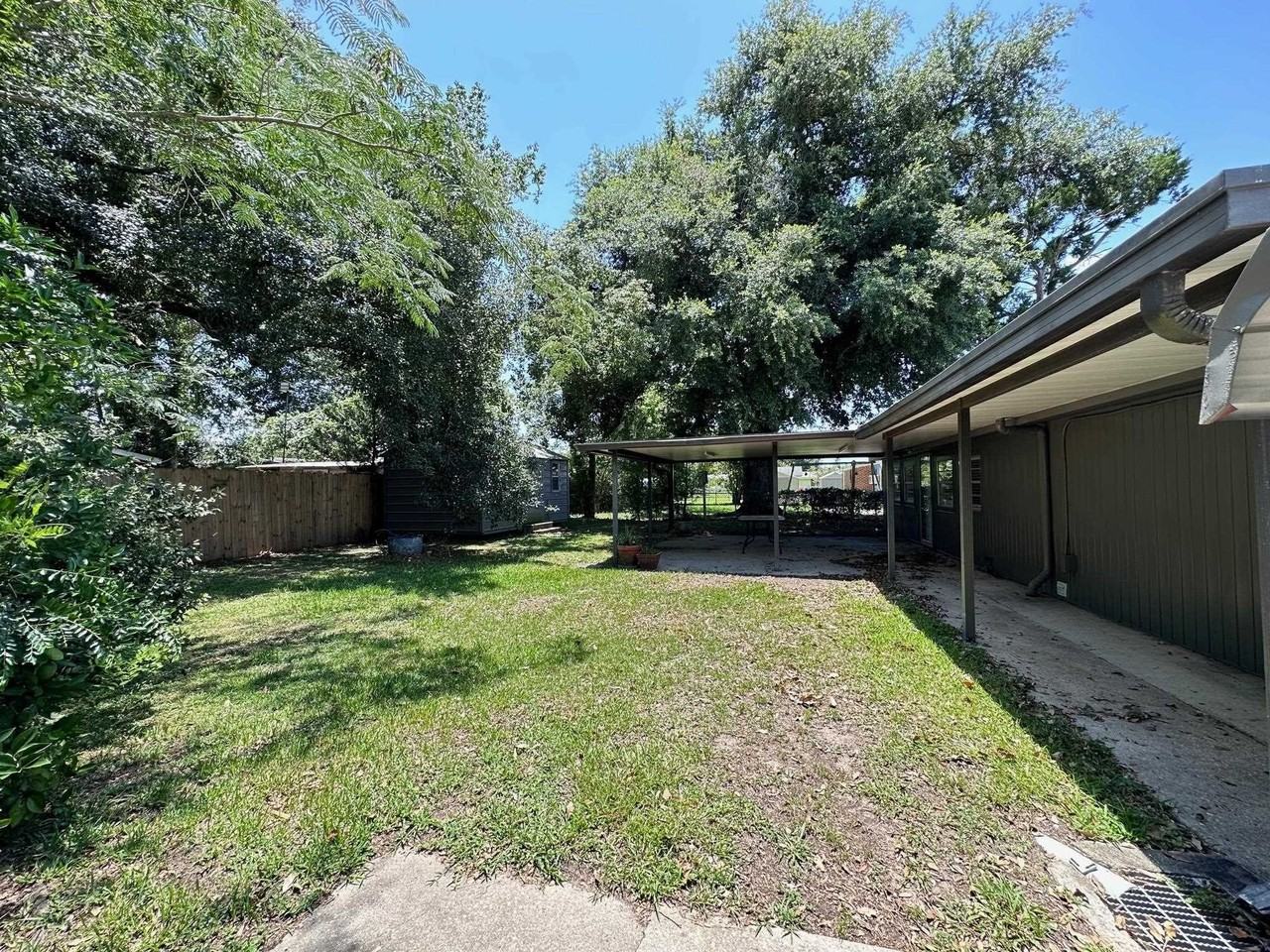 228 Oakshire Dr - Photo 4 of 12
