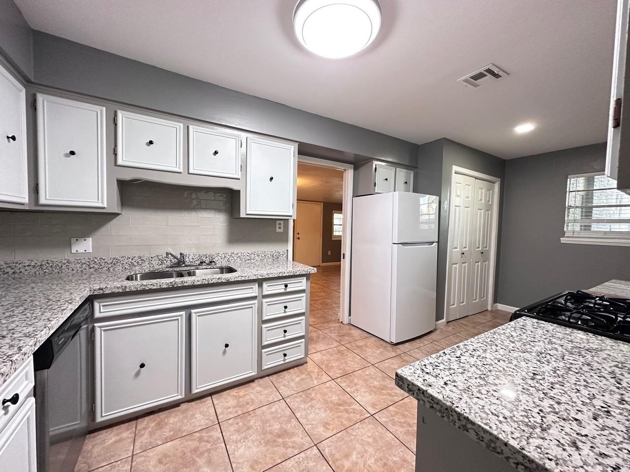 228 Oakshire Dr - Photo 5 of 12