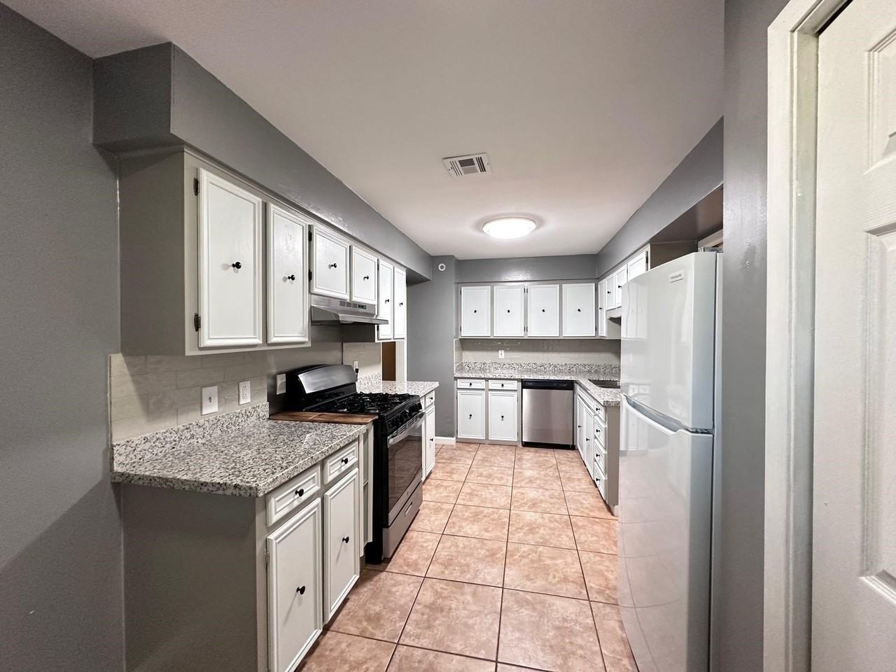 228 Oakshire Dr - Photo 6 of 12