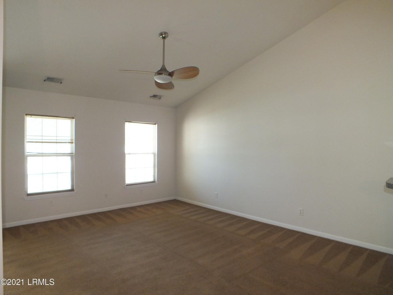 255 Colony Dr - Photo 3 of 23