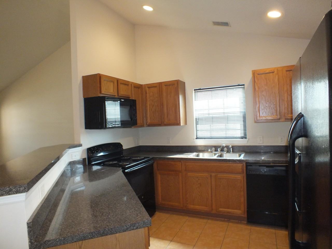 255 Colony Dr - Photo 5 of 23