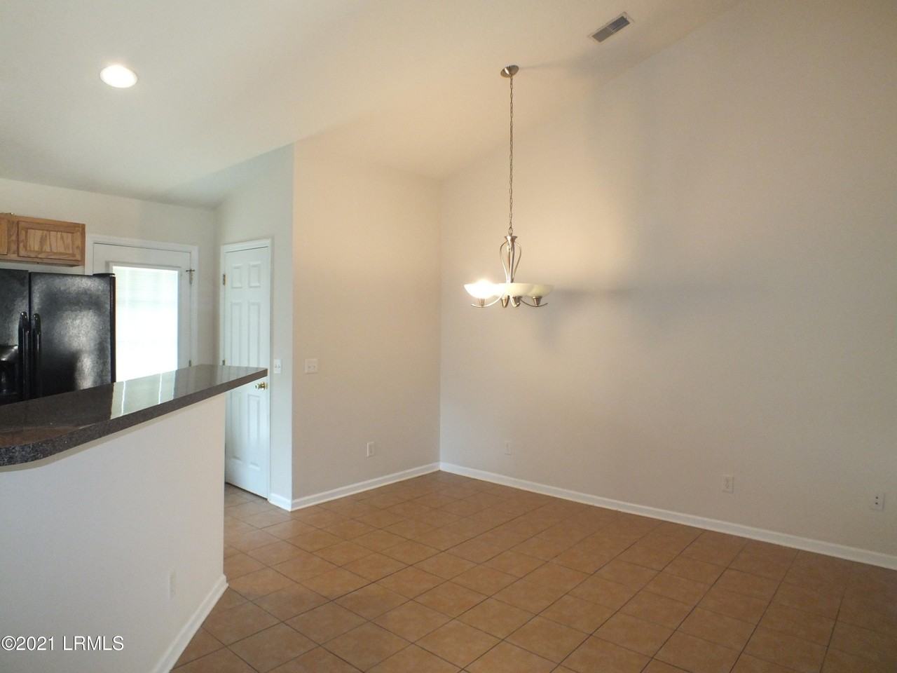 255 Colony Dr - Photo 6 of 23