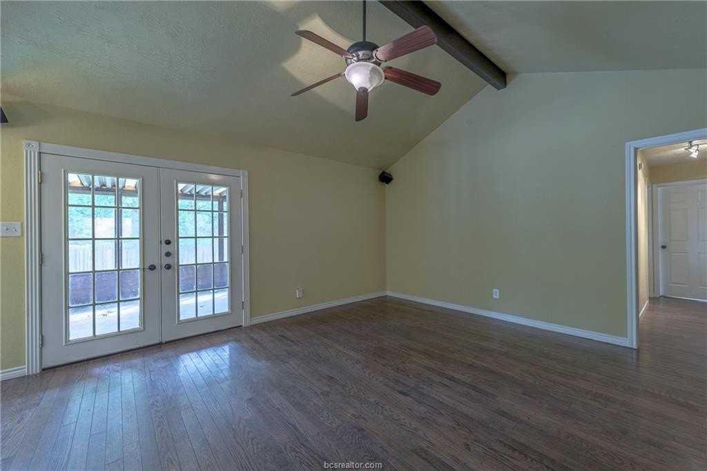 1111 Westover St - Photo 3 of 16