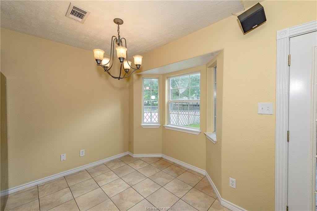 1111 Westover St - Photo 6 of 16