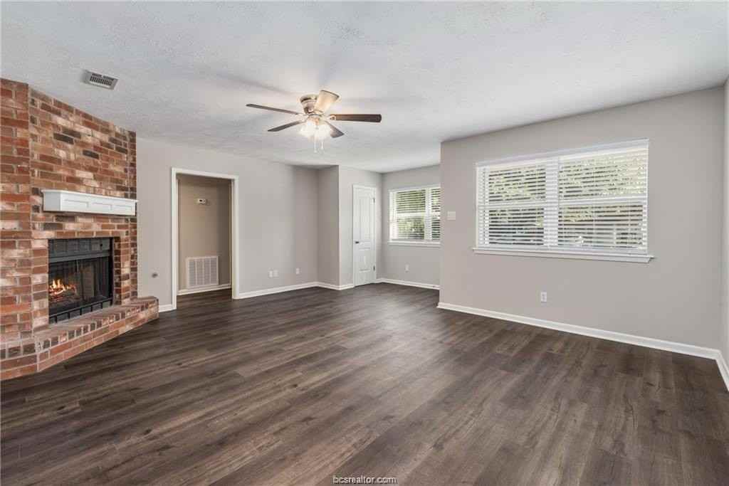3408 Dallis Dr - Photo 3 of 17