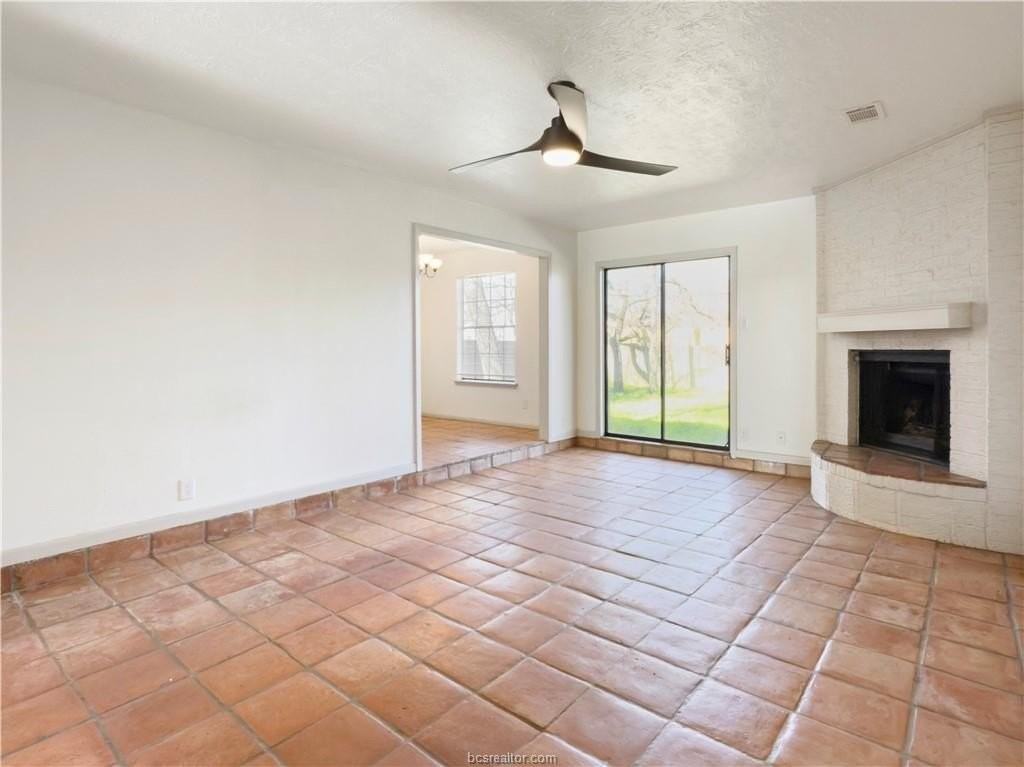 3003 Highwood Ln - Photo 3 of 21