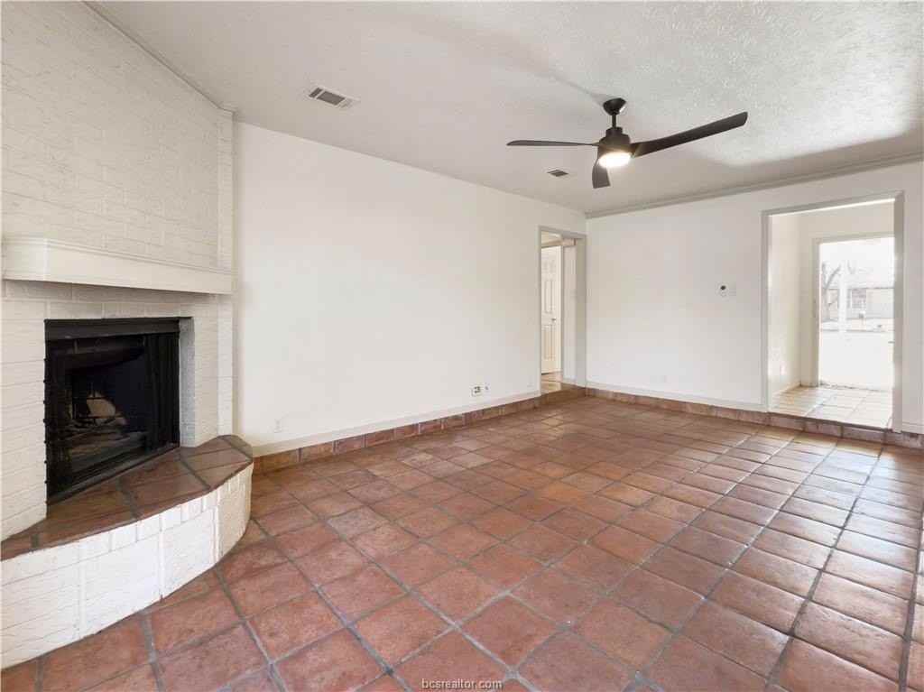 3003 Highwood Ln - Photo 4 of 21