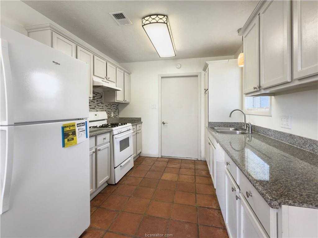 3003 Highwood Ln - Photo 7 of 21