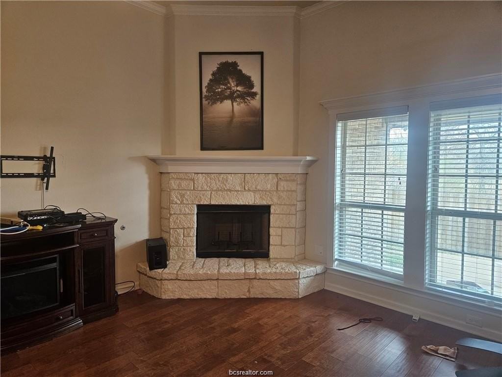 1208 Brunswick Ct - Photo 4 of 6